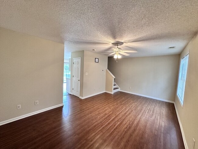 Building Photo - 2112 Walnut Bluffs Ln