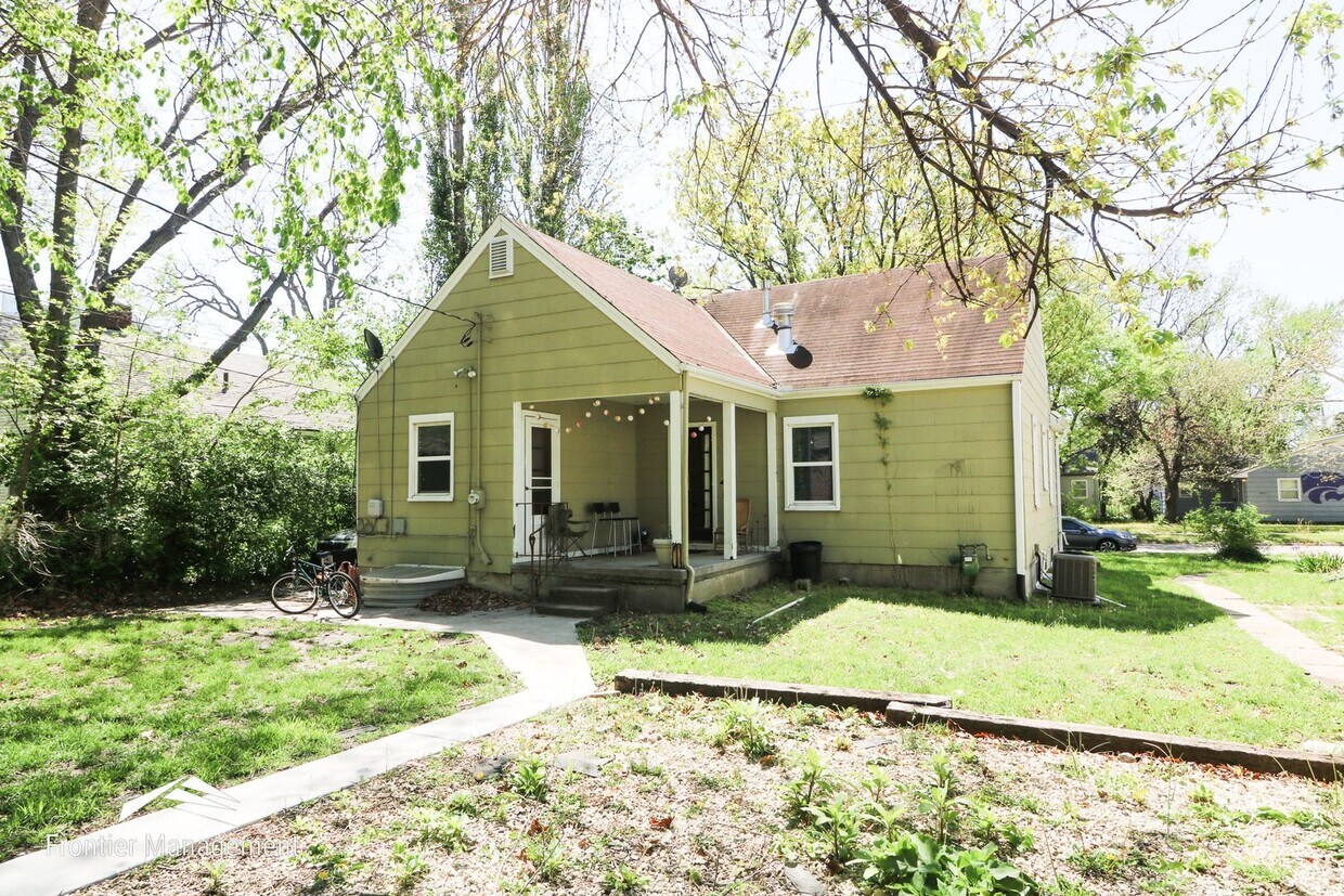 Primary Photo - Fantastic 5 bedroom remodel! Completely re...