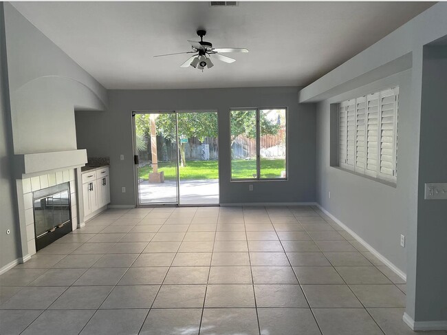 Building Photo - 44295 Las Vistas Dr