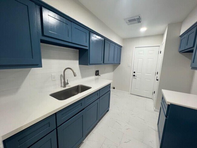 Building Photo - 2685 Gessner Rd