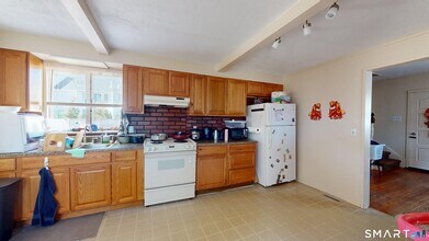 Building Photo - 37 Landin St