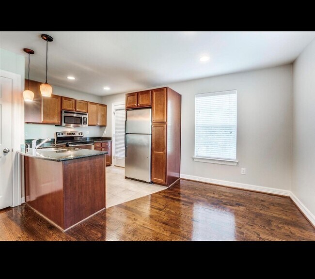 Building Photo - 4815 Bradford Dr