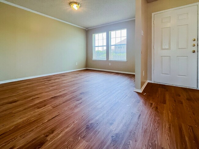 Building Photo - Huge 4/2.5 in Cedar Hill