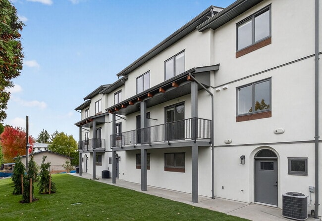 Building Photo - Carlow Townhomes