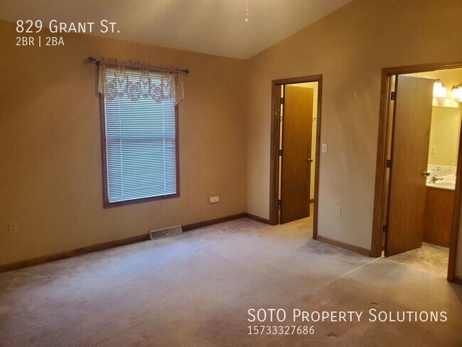 Foto del edificio - 2 BD / 2 BA