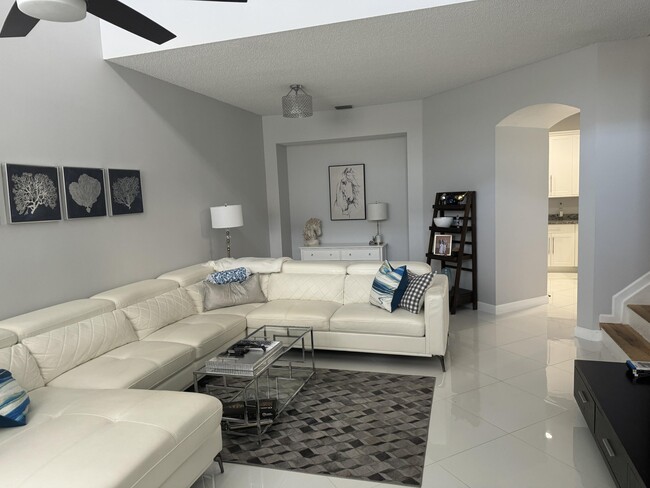 Foto del edificio - 1844 Capeside Cir