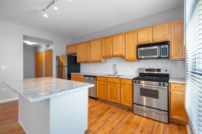 Foto del edificio - 1808 S Michigan Ave