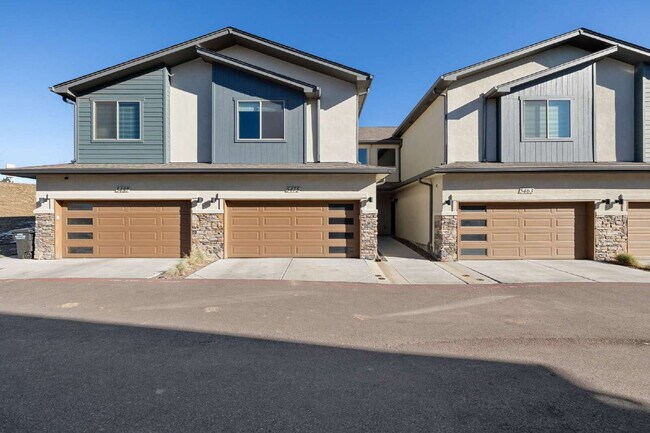 Building Photo - Modern 3BR/3BA Townhome in Eastside Landin...