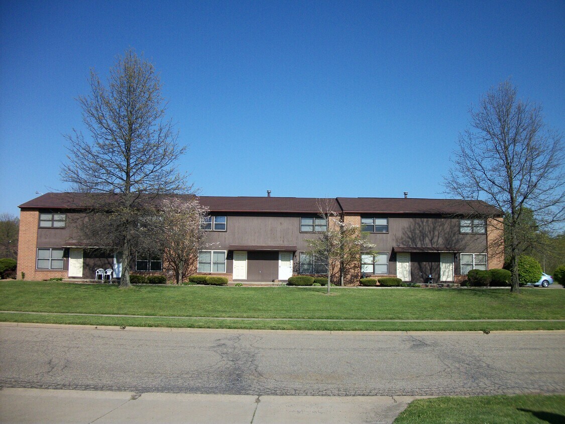 Foto del edificio - Chapel Square Townhomes