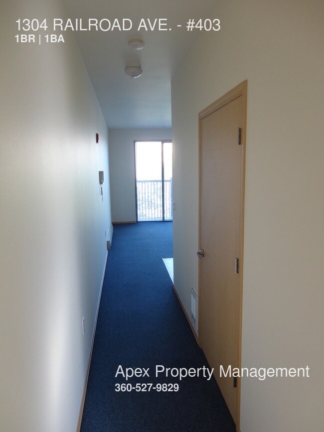 Building Photo - 1304 RAILROAD Ave