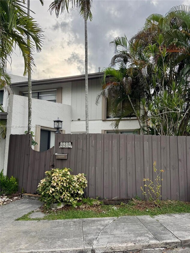 Foto principal - 6630 SW 112th Pl