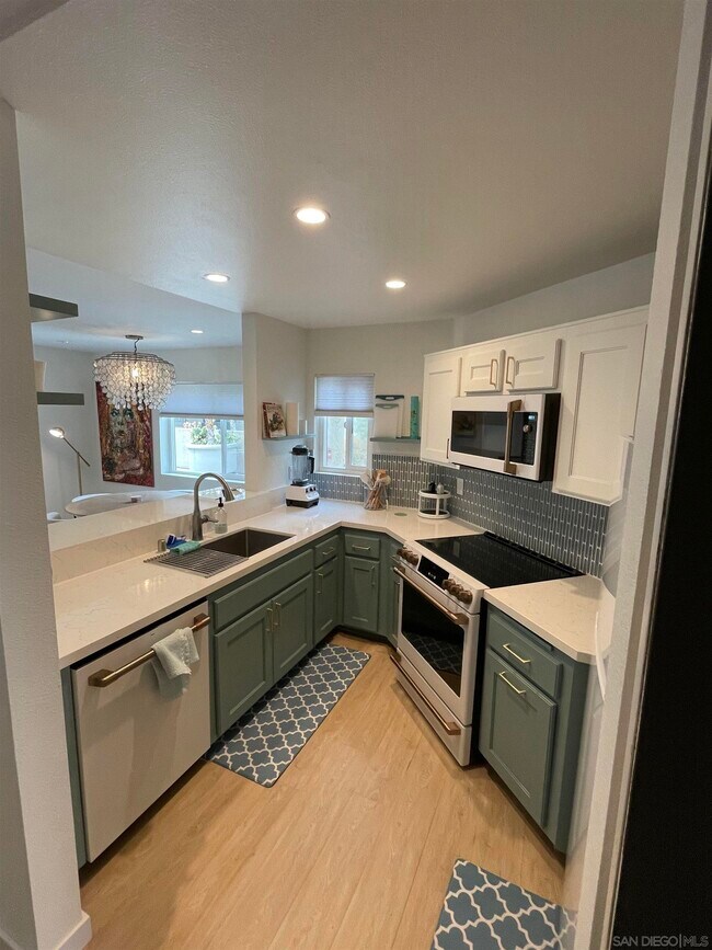 Foto del edificio - 7425 Charmant Dr