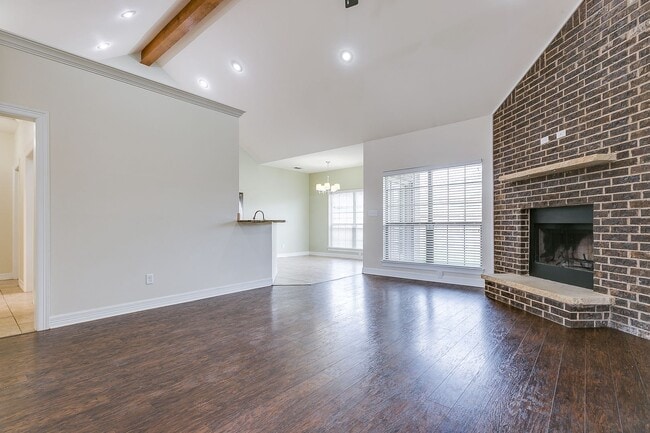 Building Photo - COMING NOVEMBER 2025 - Bentwood Country Cl...