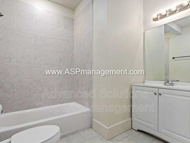 Building Photo - 567 S 800 E