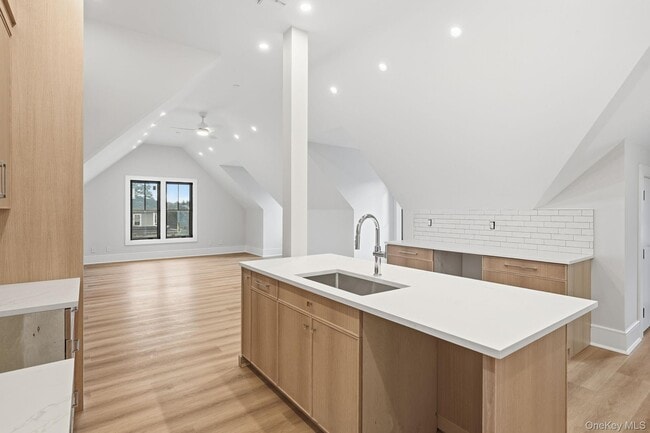 Foto del edificio - 34 Clinton Ave