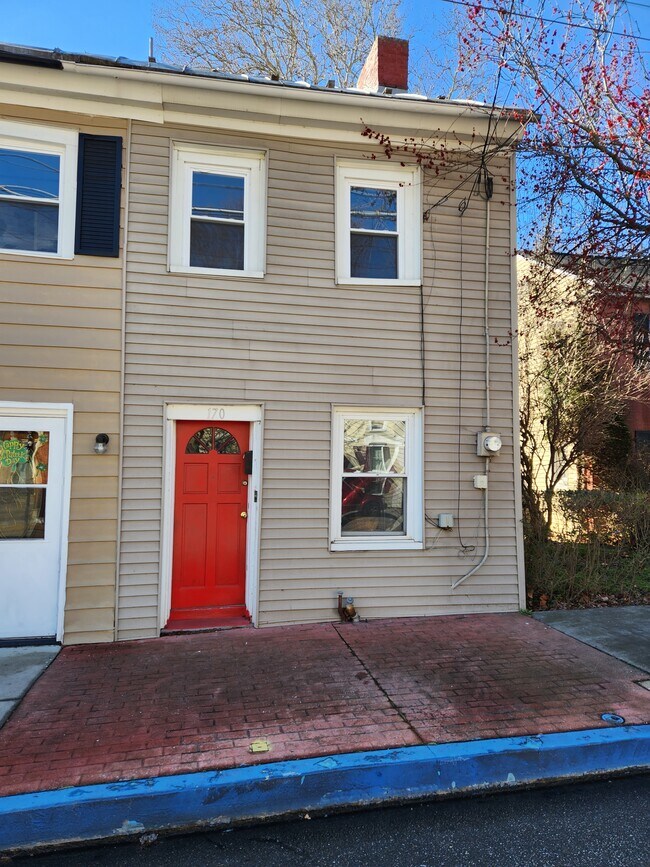 Building Photo - 170 E North St