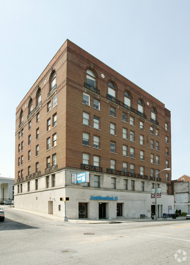 Building Photo - Courthouse View Apartments