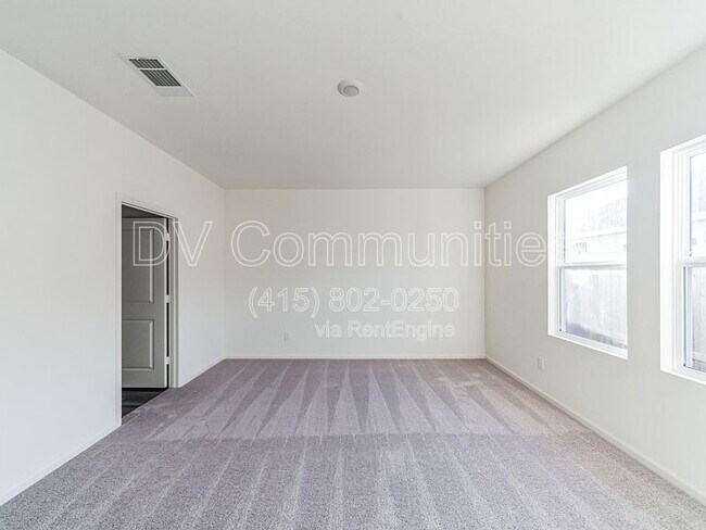 Foto del edificio - 3410 Bishop Ter Dr