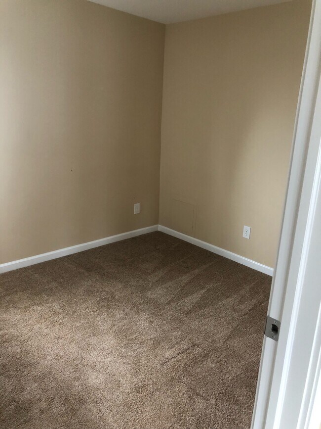 40 Seneca Creek Rd Unit 3, West Seneca, NY 14224 Apartments in West