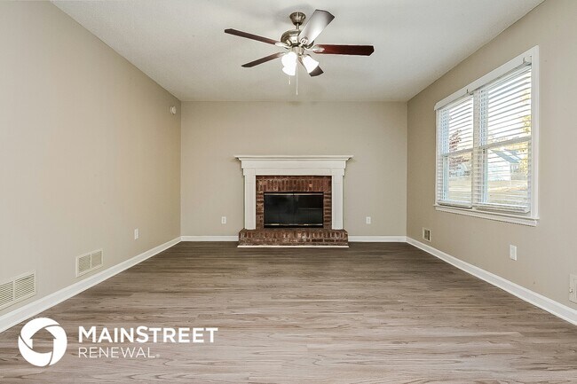 Building Photo - 310 Lakefront Dr