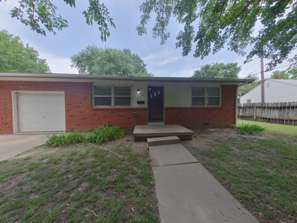 Primary Photo - 104 S Mt Carmel St