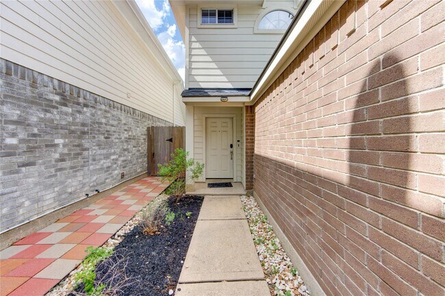 Foto del edificio - 19334 Strathmore Pl Ln