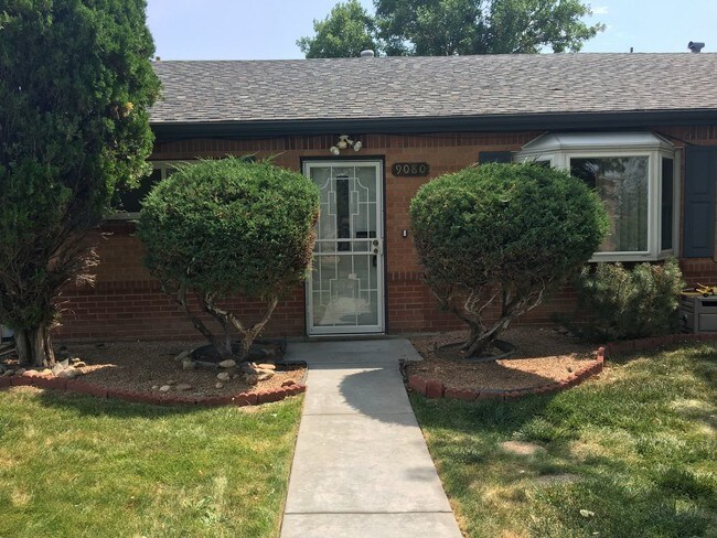 Foto del edificio - 9080 Russell Way