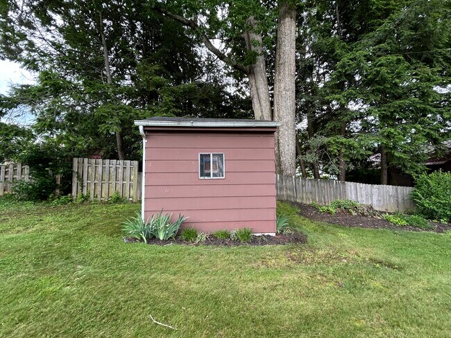 Foto del edificio - 120 Hickory Dr