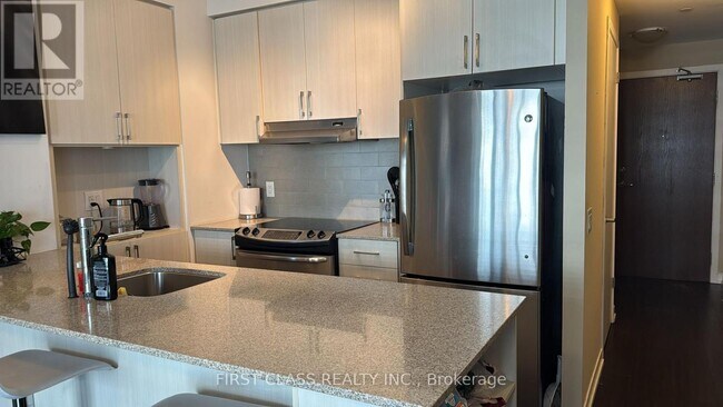 Photo du bâtiment - 2560 Eglinton Ave W