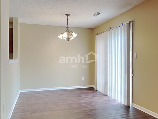 Foto del edificio - 1015 Meadowsweet Dr