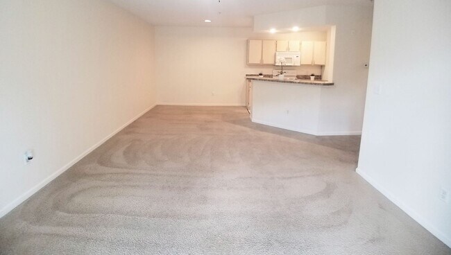 Building Photo - Beautiful 1/1 Condo x Rent @ The Crest at ...