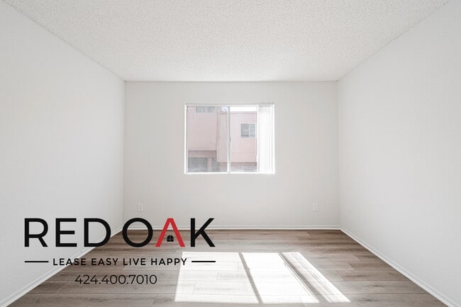 Foto del edificio - 10346 Commerce Ave