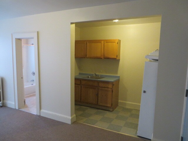 Building Photo - 176 Sigourney St