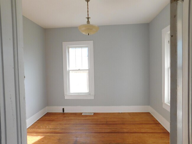 Building Photo - 816 9th St