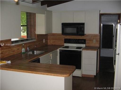 Foto del edificio - 3911 SW 62nd Ave