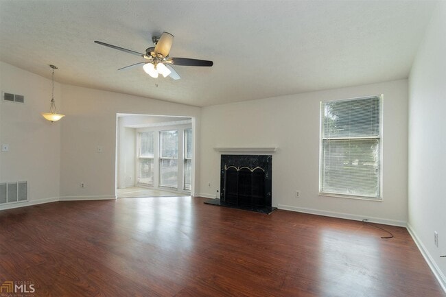 Building Photo - 4265 Parkview Ct