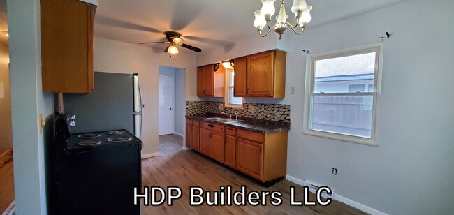 Building Photo - 6660 Pinetree Dr