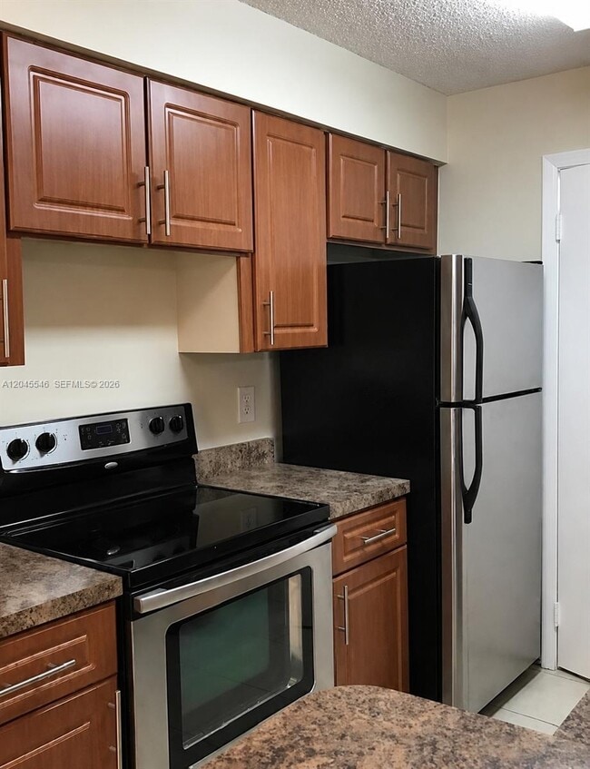 Building Photo - 9999 Summerbreeze Dr