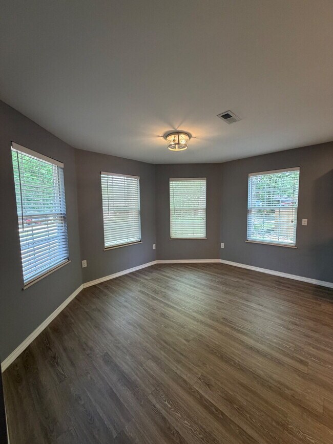 Foto del edificio - 1270 Skyview Dr