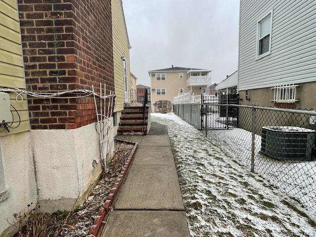 Foto del edificio - 47 Brewster Ave