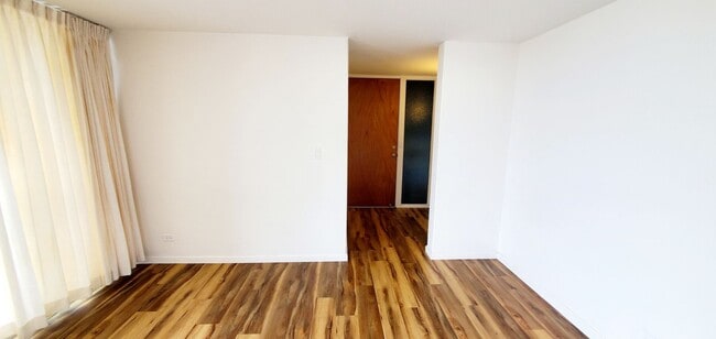 Building Photo - Victoria Mansion- 1456 Thurston Ave #802, ...