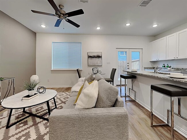 Building Photo - Modern Built Townhome with Fenced Yard – Perfectly Situated Minutes from Fort Worth & Dallas