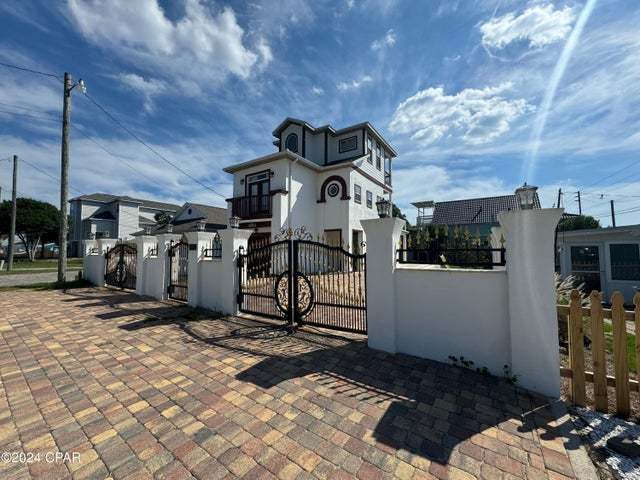 Foto principal - "Discover Coastal Comfort: Spacious 3-Bed,...