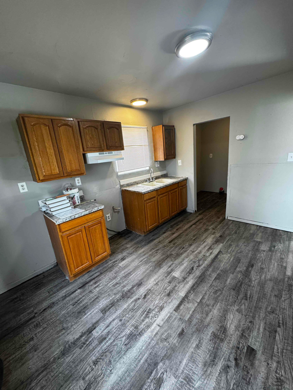 Building Photo - 1502 Hirzel St