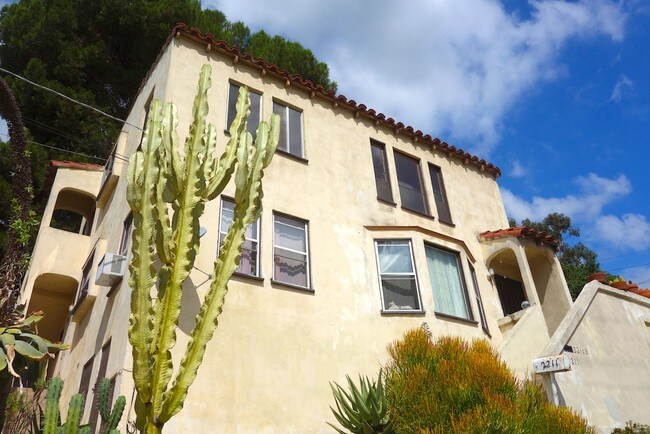 Building Photo - 2211 1/2 Echo Park Ave