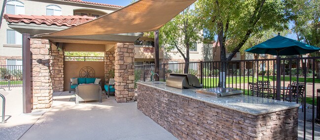 Colonial Grand at Old Town Scottsdale Apartments