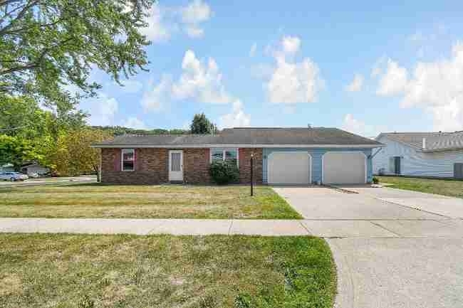 Primary Photo - 657 E Crest Dr