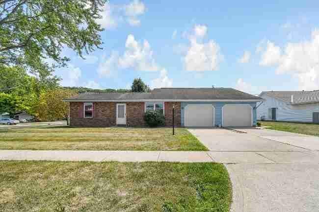 Building Photo - 657 E Crest Dr