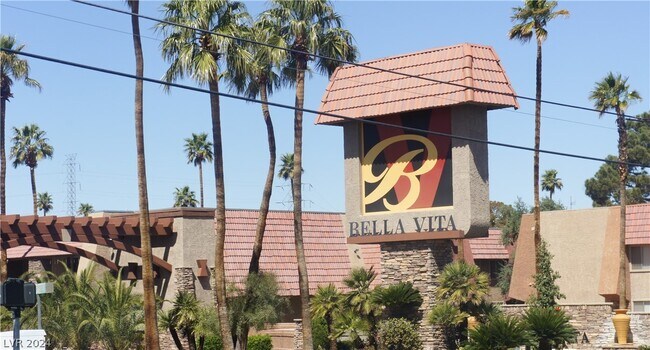 Foto del edificio - 5242 River Glen Dr