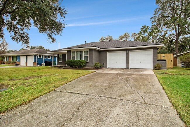 Foto del edificio - 8418 Lorrie Dr